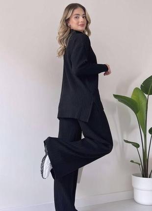 Женский теплый черный костюм с кофтой с длинным рукавом с горловиной с разрезами по бокам с длинными штанами на высокой посадке4 фото