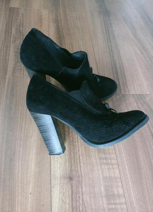 Туфли замшевые exclusive, чорні,  високий широкий каблук2 фото