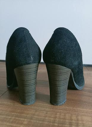 Туфли замшевые exclusive, чорні,  високий широкий каблук5 фото