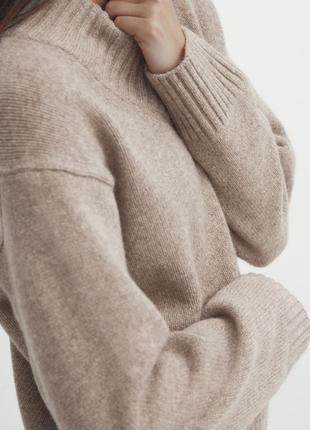 Вовняно-кашеміровий светр із високим v-подібним коміром новий оригінал4 фото