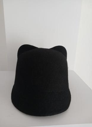 Шапка с ушками, шапка жокейка с ушками, черная жеокейка, шерстяная кепка жокейка2 фото