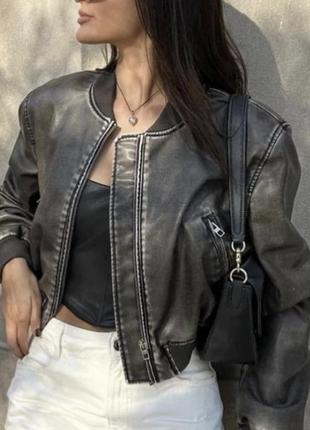 Куртка zara worn effect leather bomber jacket, s