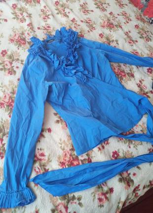 Синеголубая блуза на запах с жабо1 фото