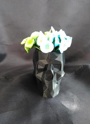 Ваза в виде черепа.