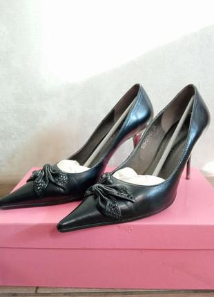 Шкіряні туфлі на шпильці botto