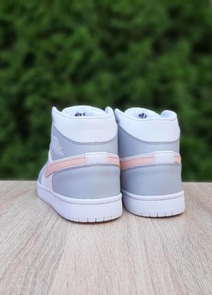 Зимові жіночі кросівки nike aur jordan 1 retro white grey pink4 фото