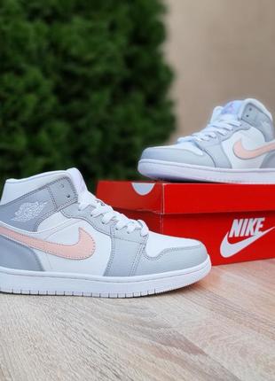 Зимові жіночі кросівки nike aur jordan 1 retro white grey pink3 фото