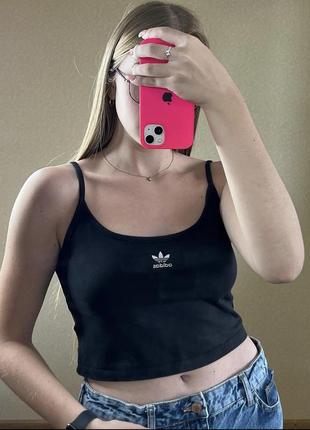 Чорний топ от adidas
