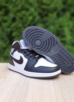 Женские зимние кроссовки nike air jordan 1 retro white black6 фото