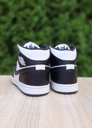 Женские зимние кроссовки nike air jordan 1 retro white black5 фото