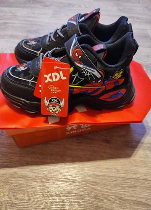 Кожаные крутые кроссовки для мальчика