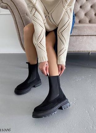 Чорні натуральні замшеві зимові черевики челсі з резинками на резинках товстій підошві зима замш