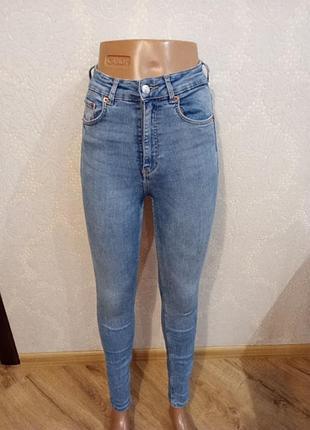 Джинси скінні