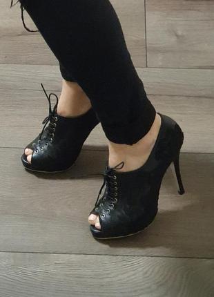 Туфлі ботильйони valentino garavani 36-ий розмір7 фото
