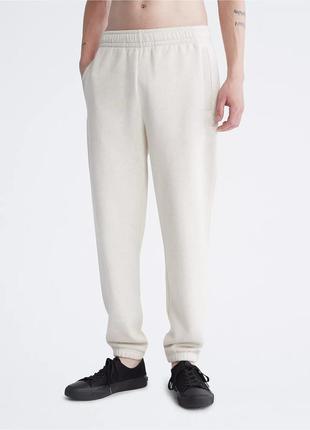 Нові штани calvin klein (ck beige joggers) з америкі 32 (m),34 (l)1 фото