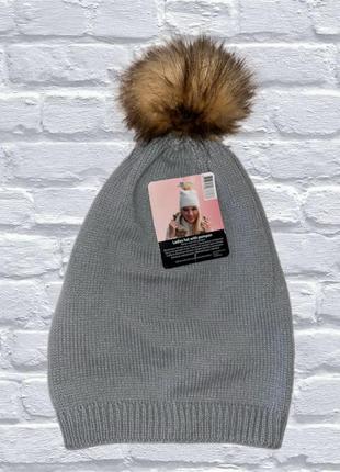 Женская шапка с бубоном