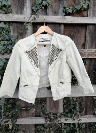 Женский кожаный пиджак куртка с шипами1 фото
