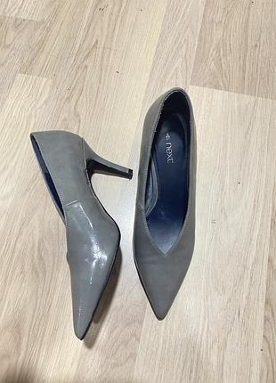 Туфлі сірі лодочки гострий носок мигдальні туфлі в стилі v next- 37p