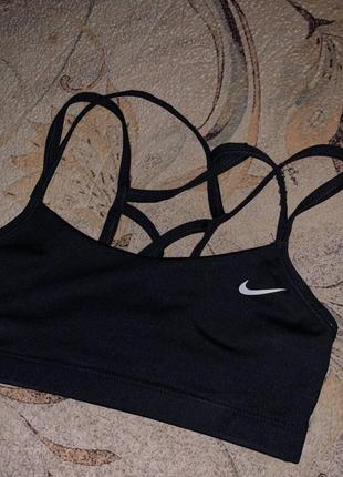 Спортивный топ nike