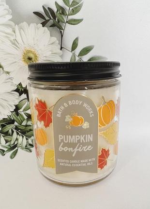 Свеча pumpkin bonfire от bath and body works2 фото