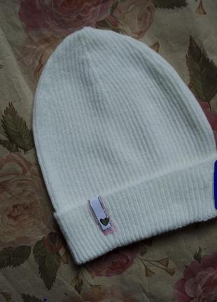 Класна фірмова шапка для дівчинки