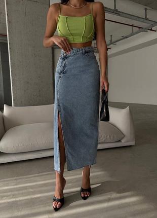 Джинсовая юбка с акцентным поясом