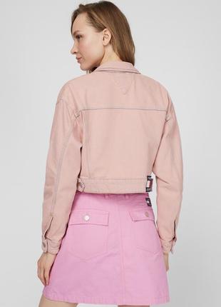 Розовая котоновая куртка джинсовка tommy jeans2 фото