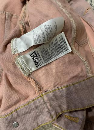 Розовая котоновая куртка джинсовка tommy jeans6 фото