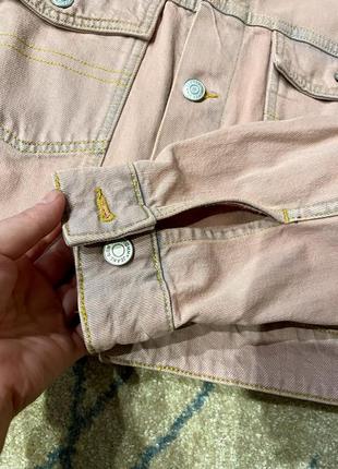 Розовая котоновая куртка джинсовка tommy jeans10 фото