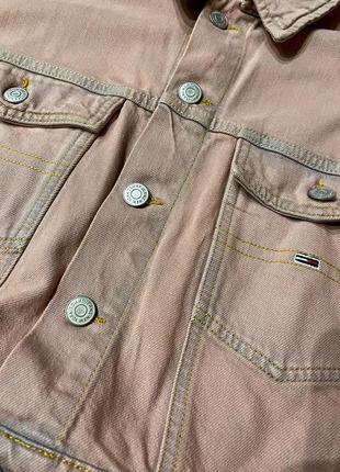 Розовая котоновая куртка джинсовка tommy jeans9 фото