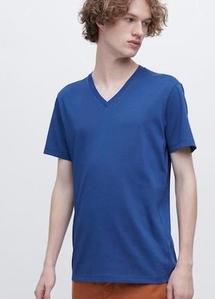 Футболка uniqlo men dry v-neck short sleeved t-shirt