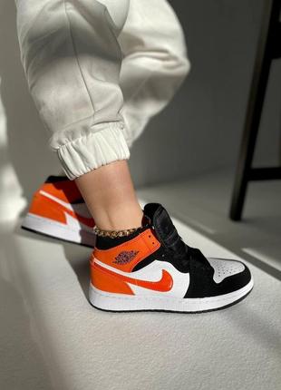 Женские кроссовки nike air jordan 1 retro mid black orange white скидка sale / smb