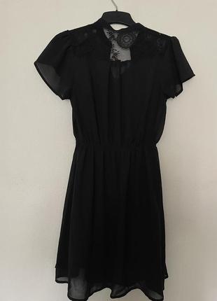 Черное легкое платье с коротким рукавом5 фото