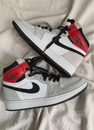 Женские кроссовки nike air jordan 1 retro high light smoke grey 2 скидка sale / smb
