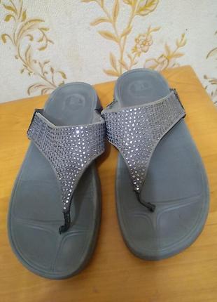 Шльопанці 40 р за ст 26 ш 11 см вис танк 4 см