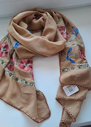Красивый щурф палантин с вышивкой fashion scarf