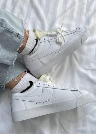 Куди жіночі nike blazer в білому кольорі4 фото