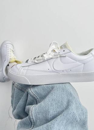 Куди жіночі nike blazer в білому кольорі5 фото