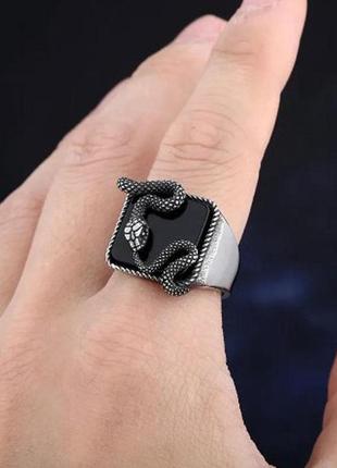 Кільце печатка перстень чоловіче сталеве black snake з медичної неіржавної сталі з чорним каменем і змією2 фото