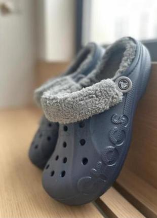 Crocs classic baya lined fuzz-strap clogs unisex navy/bright grey синие/серые шлепанцы крокс