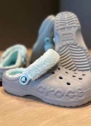 Crocs classic baya lined fuzz-strap clogs unisex bright grey/ice blue синие/серые шлепанцы крокс