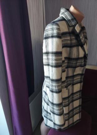 Модное прямое пальто, удлиненный пиджак в черно- белую клетку tu 468 фото