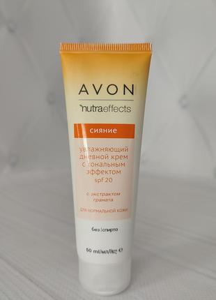 Увлажняющий дневной крем с тональным эффектом «сияние» с spf 20 avon nutraeffects1 фото