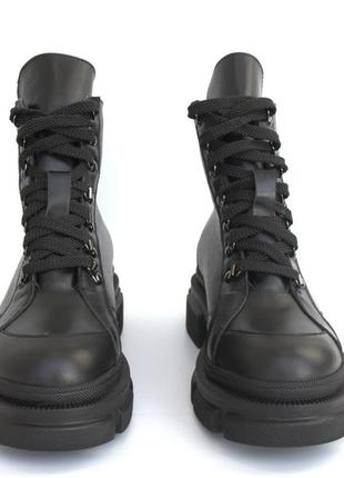 Брутальные кожаные ботинки на платформе зимняя женская обувь демисезонная cosmo shoes mira black3 фото