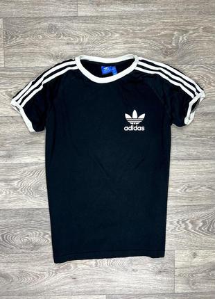 Adidas футболка l размер витражная черная оригинал