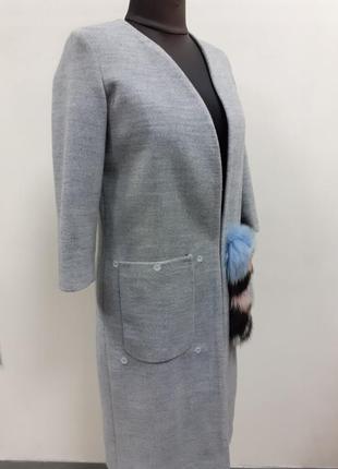 Пальто - халат  с яркими меховыми карманами zuhvala2 фото