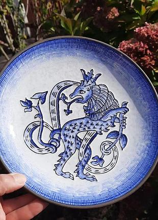 Рідкісна тарілка-панно з цікавим орнаментом