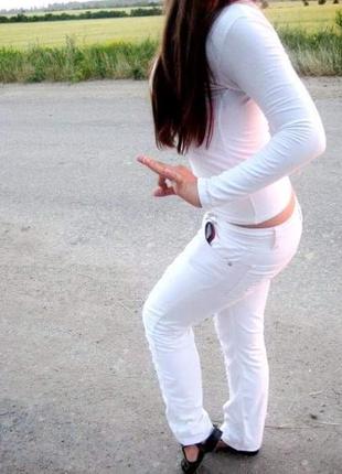 Крутые джинсы брюки коттон рваные белые прямые1 фото