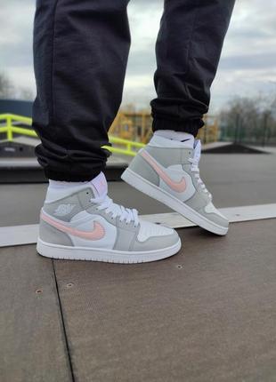 Жіночі кросівки nike air jordan 1 retro high grey/pink