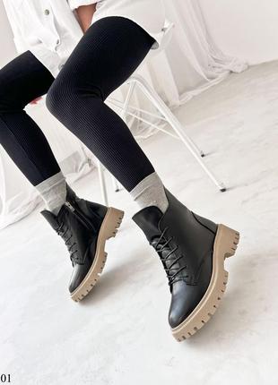 Женские зимние удобные ботинки на шнурках на бежевой подошве9 фото